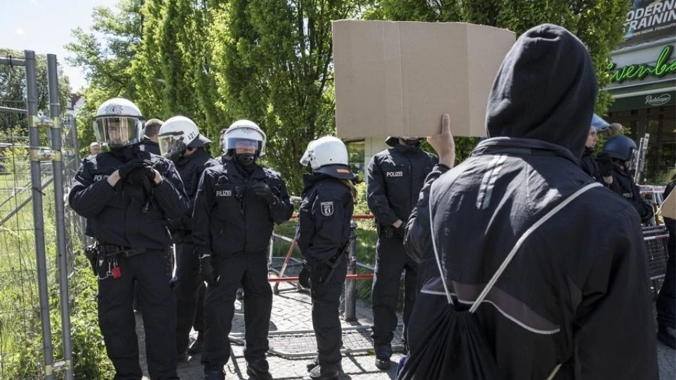 Γερμανία: Η πατριωτική δεξιά σχηματίζει «ομάδες αυτοάμυνας» μετά τις πρόσφατες επιθέσεις μεταναστών σε περαστικούς